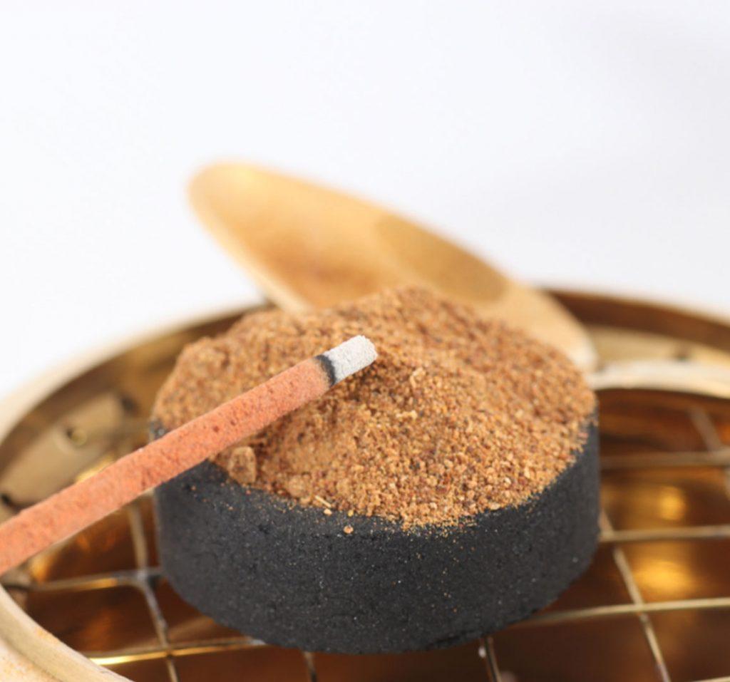 Trầm Hương và Tăng Cường Tập Trung: Bí Quyết Sử Dụng Trầm Hương Để Tập Trung Tốt Hơn